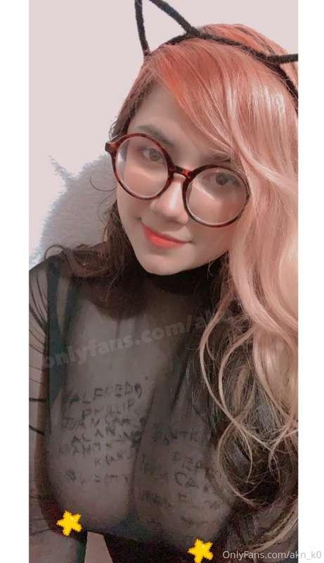 Hoy acabamos el stream con esta blusa transparente, sin stic..