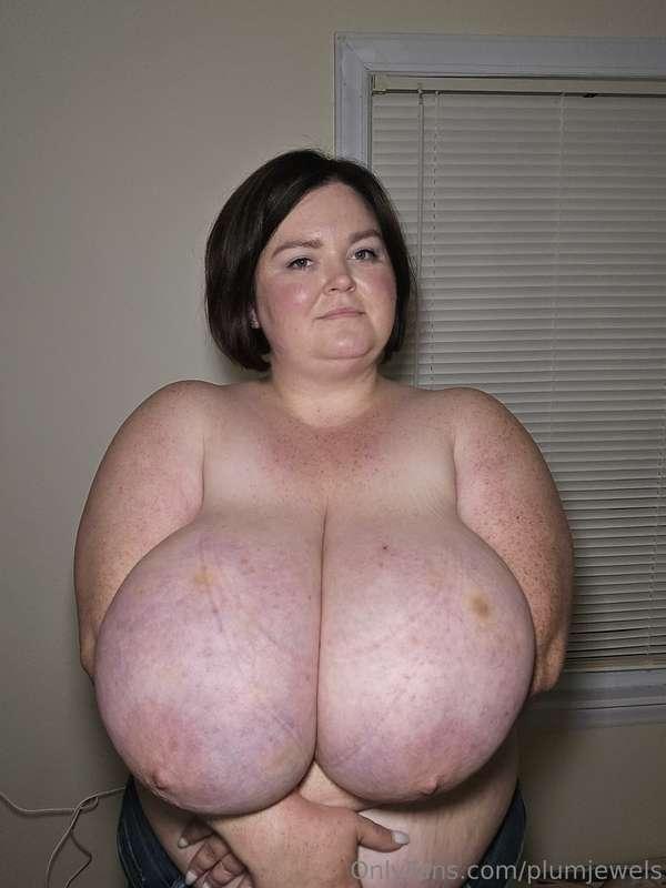 Big round boobas