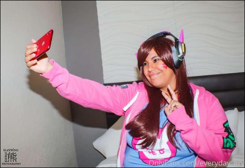 Happy Humpday! Had a midweek post of some cute Dva! There’s ..