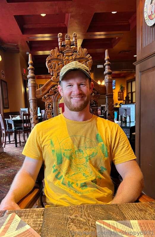 Feeling like a king in this chair… anyone want to get under ..