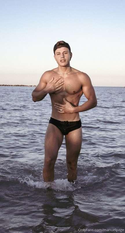 At the beach I'd like to be naked 👅😈😜 true? 🔞