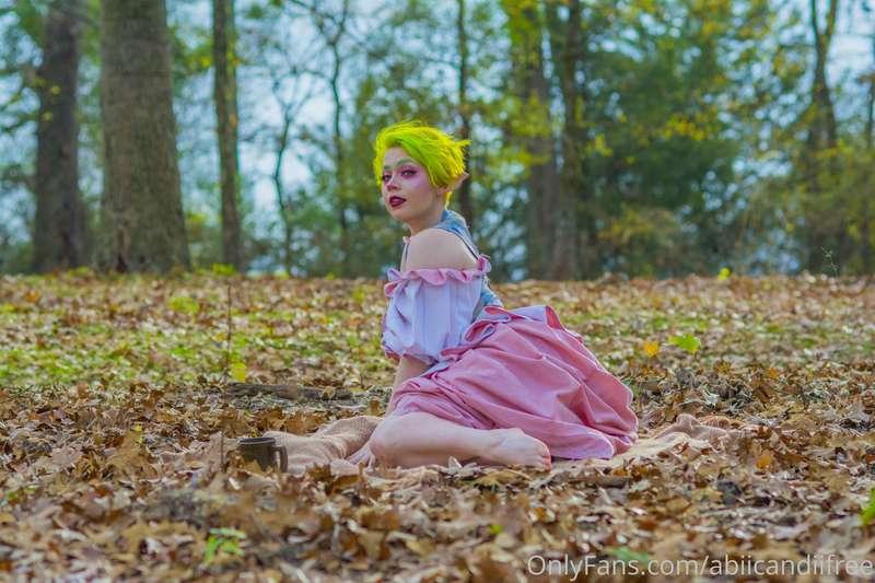 HOBBIT/HALFING 

UNLOCK LEWDS $15
-HD Photos
-Topless
-Strip..