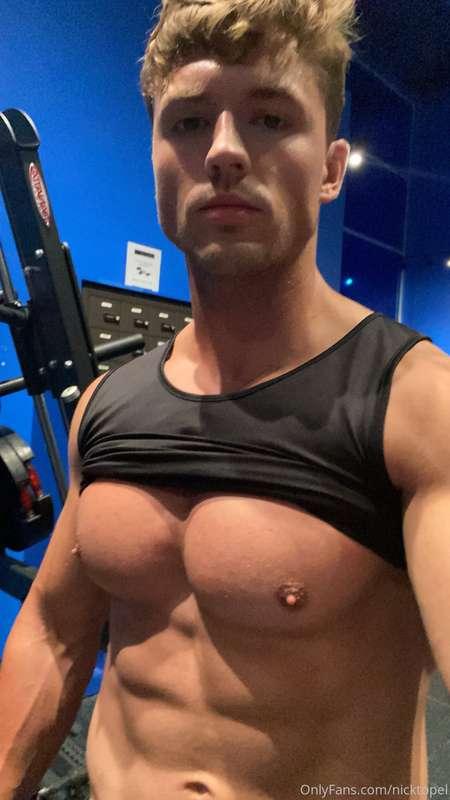 First chest day in weeks. Feels good to get a nice pump. I a..