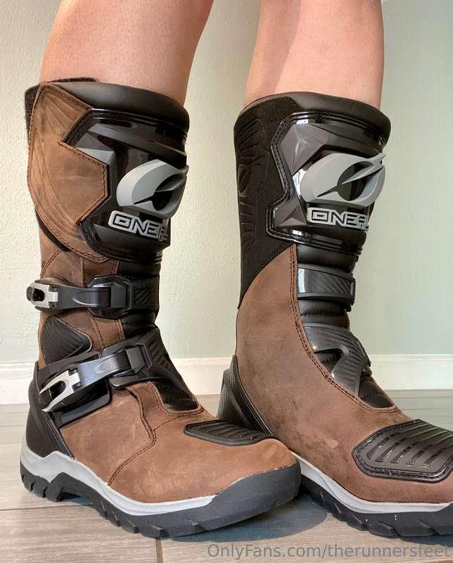 I got some new dirt biking boots - but naturally, after gorg..