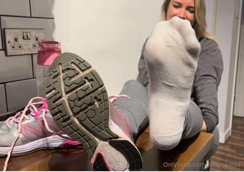 👟👟post gym sweaty foot worship👟👟
I've come back from the gym..
