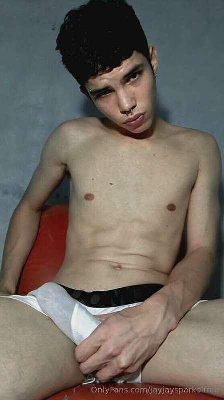 I look very sexy in this photo, don't you think?🥵