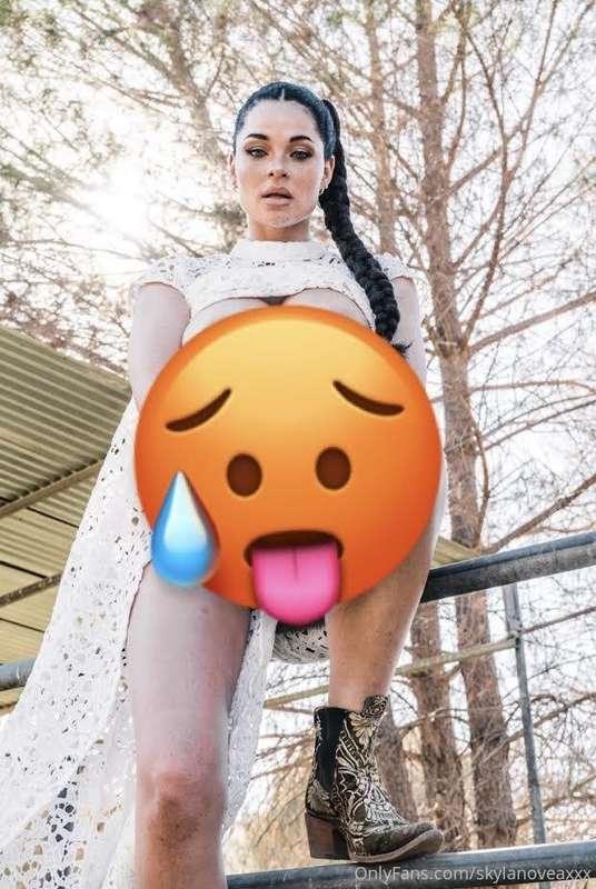 babe look how hot my tits look! unlock to remove the 🥵