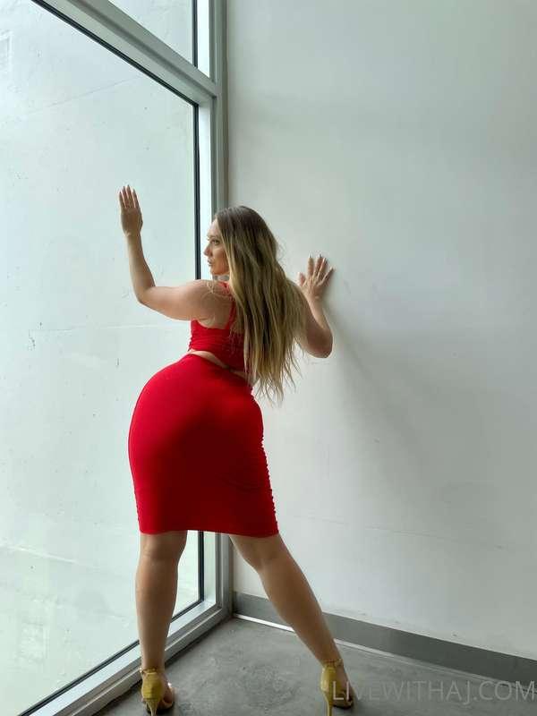 booty slaps please 🍑