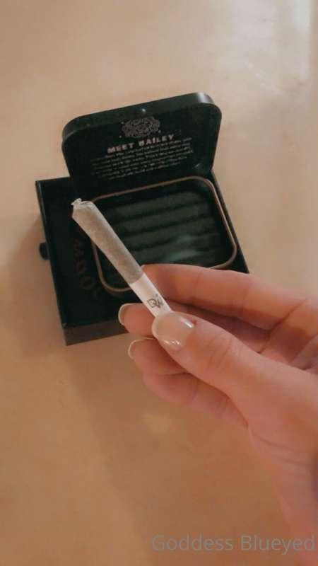 Wake and bake?! 💨  I wanna go to the dispensary, send $35 fo..