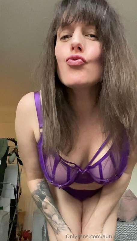 What pretty pink lips would you kiss first? ➡️