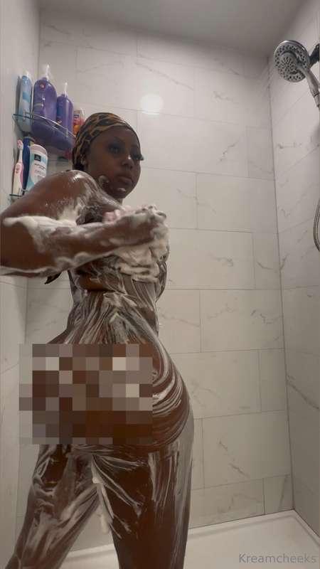 Wanna see this sexy shower 🚿 porn?