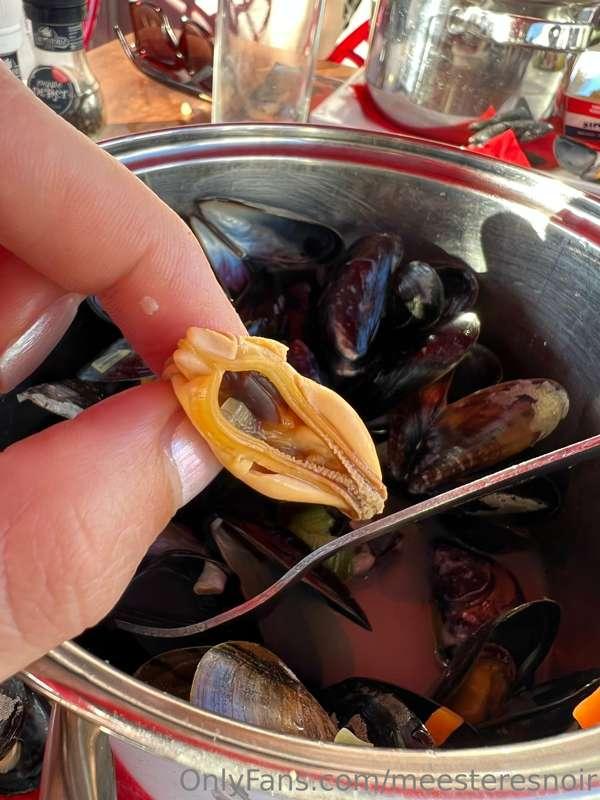 Do you like mussels? 😋

I went out for dinner with Noortje t..