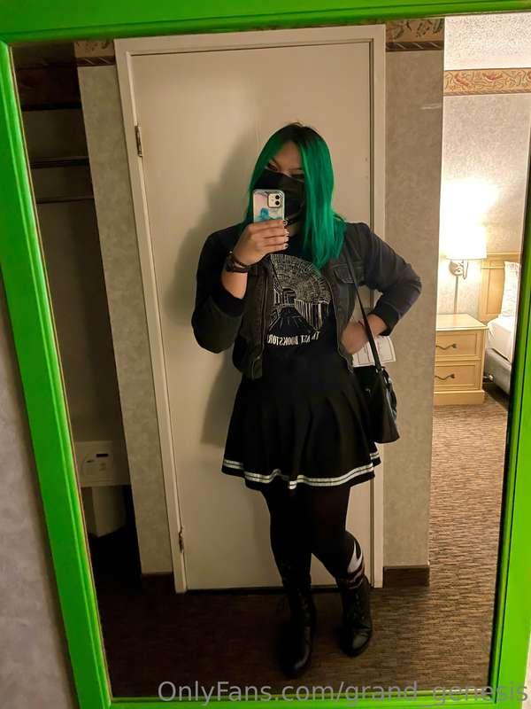 Guess who finally arrived in Hollywood 😌💚