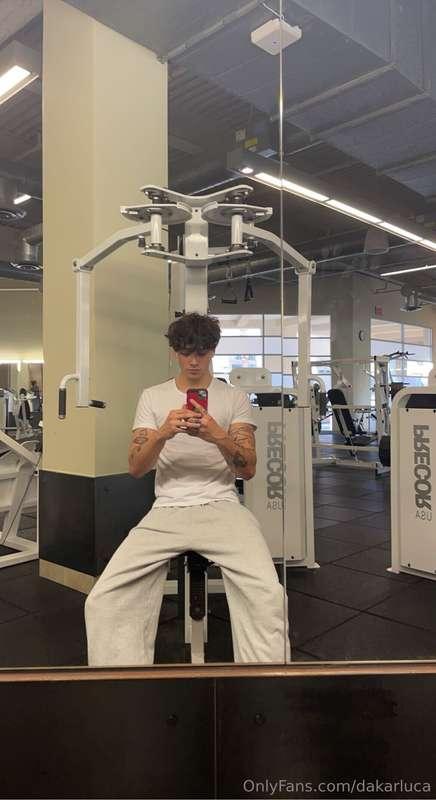 I wonder if I’m anyone's gym crush? 🧐