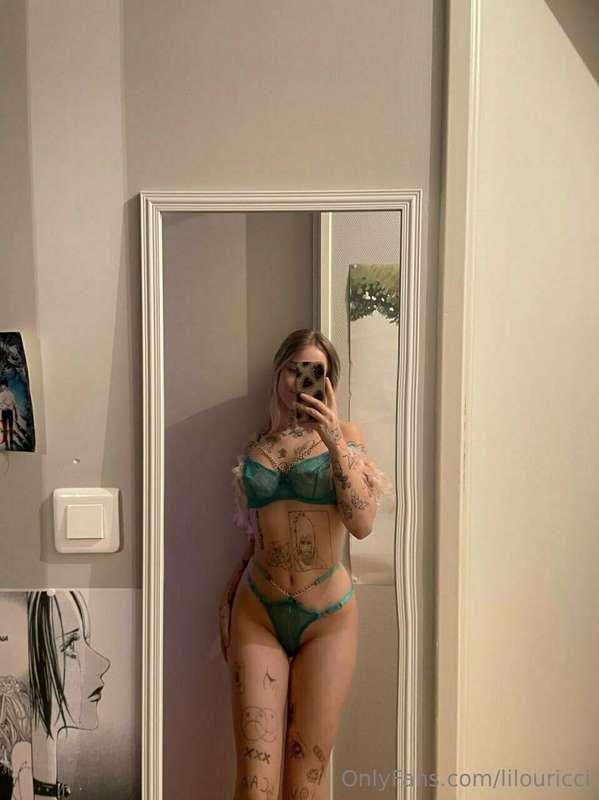 blonde babe of your dream