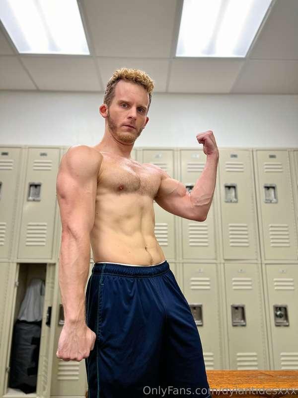 Can everyone get out of here!? Im trying to be a slut damn i..