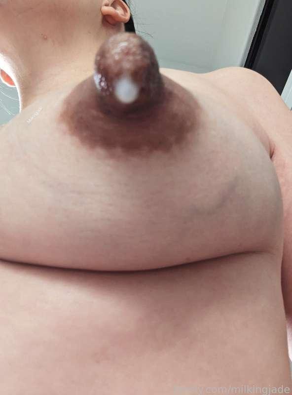 Hard working vein...my thick gal

#lactation #lactating #breastmilk #milkytits #milkyboobs #mommymilkers