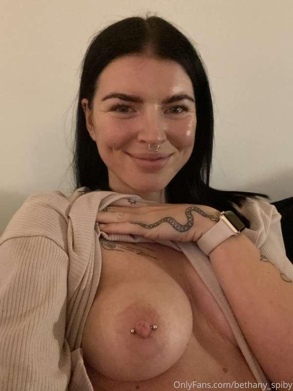 Cheeky flash 👀