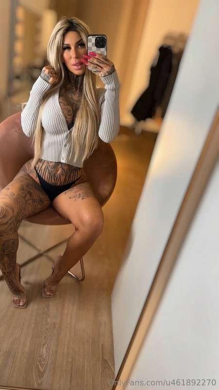 Will you be my personal hand bra? 🥵🍒