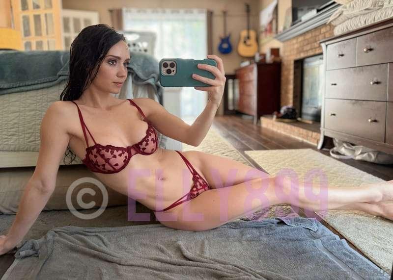 elly899 image #1