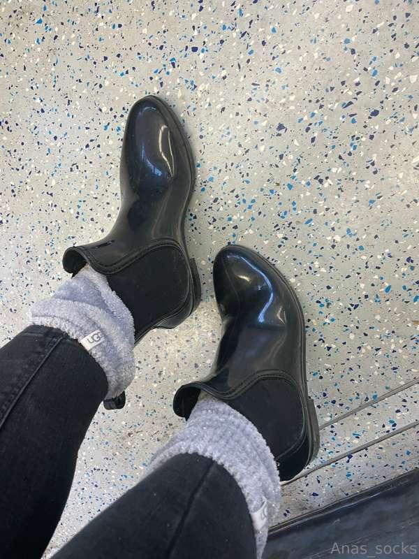 Oh boy these fluffy Ugg socks and nylons are carrying a stro..