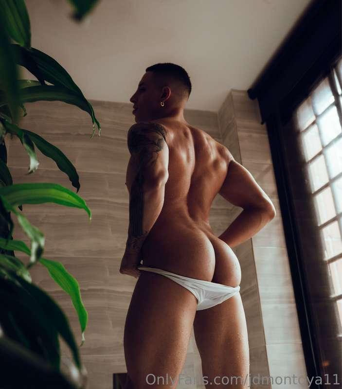 Peach ass is waiting to be opened 😜 PH: @cphboy20