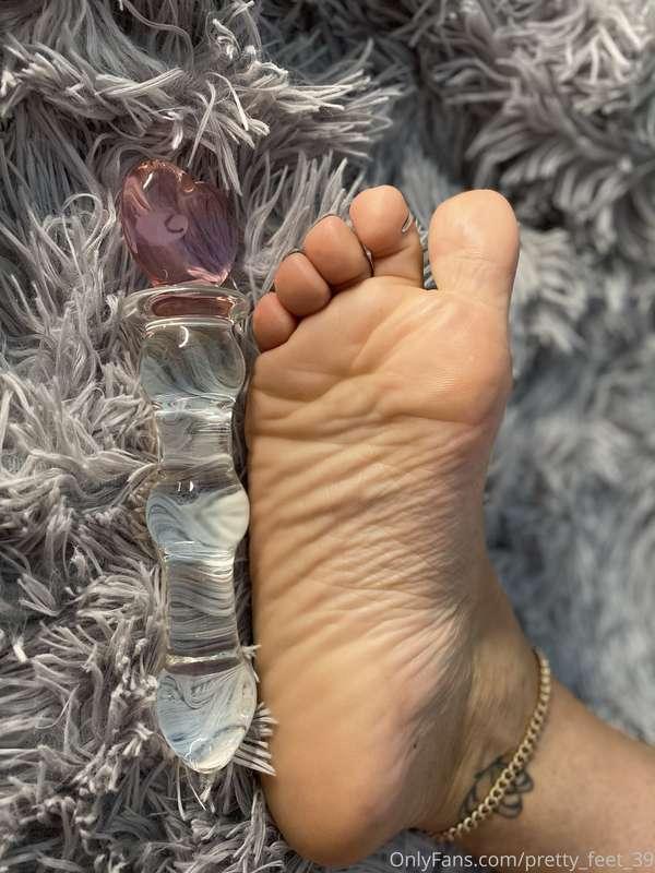 Imagine your 👅 on my perfect soles.....