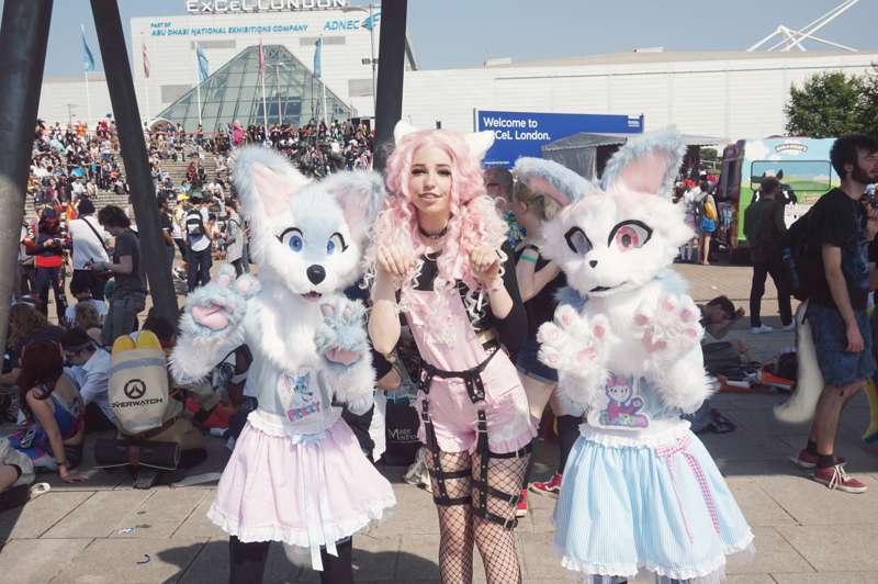 making furry friends at comic con ! <3 