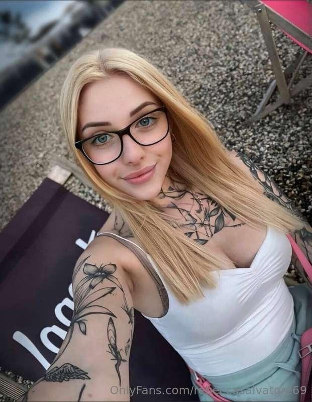 🥹Please be gentle @sofikafoxx😈
Lick her all over and call he..