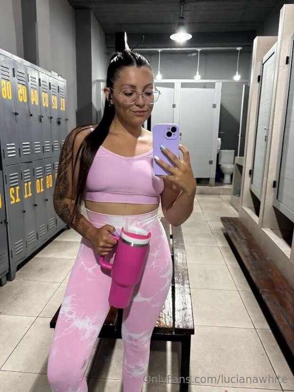 Právě jdu z posilovny a čekám na tvoji zprávu😘💋