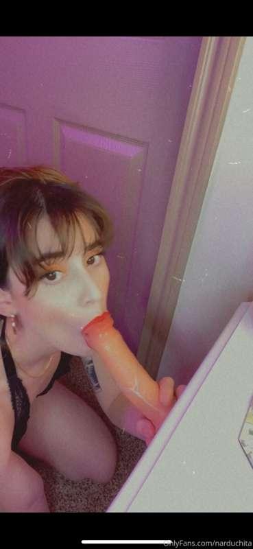 I made a video sucking my dildo and it was the most difficul..