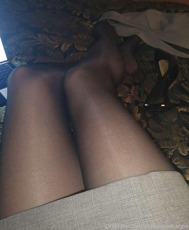 Fell asleep in my tights last night 😮 woke up to this and ma..