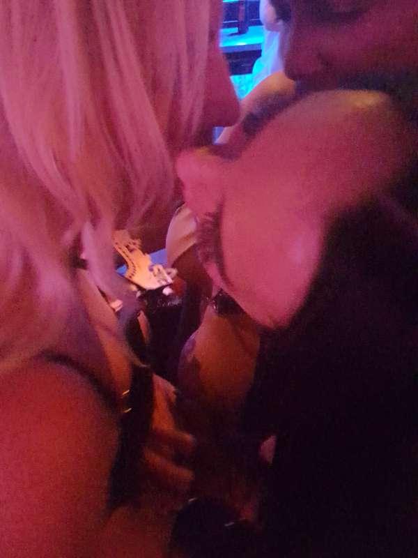 Making out with 4 different girls what a horny night this wa..