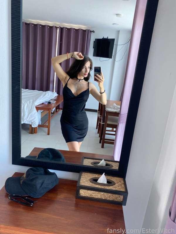 🖤 ​​Resort party! Would you accompany me?👀

#footfetish #mistress #fyp #strapon #femdom #pegging #facesitting #mommy #slave #humiliation