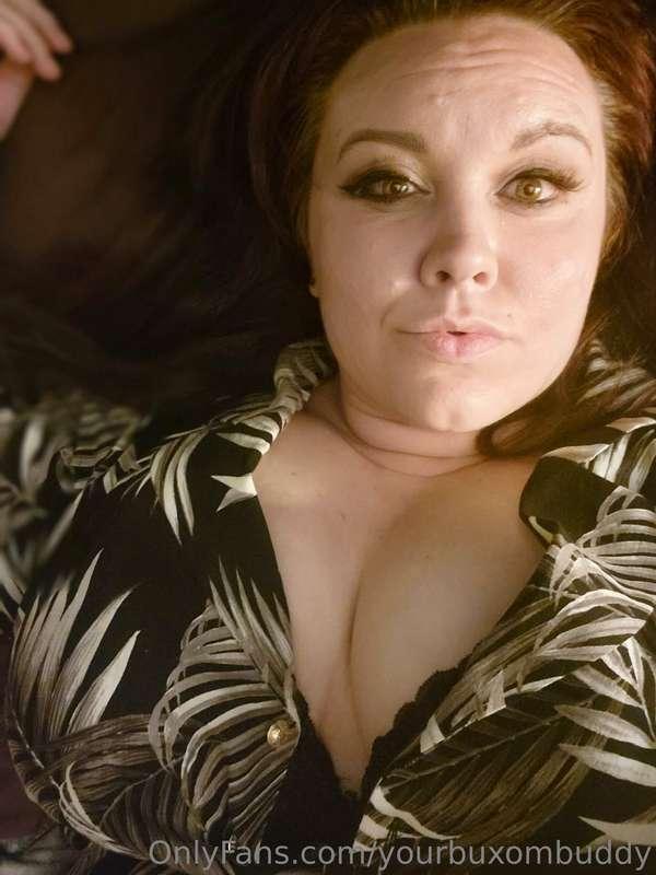 Just undoing that front clasp bra... 2 videos of tiddy play ..