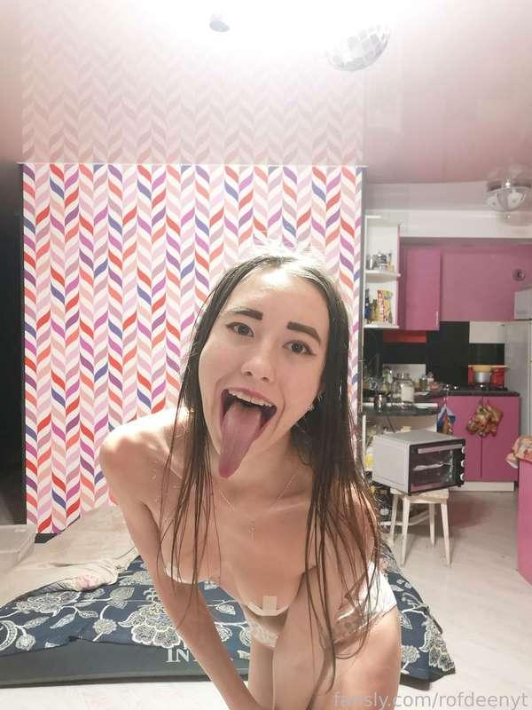 Hi =D

#fyp
#rofdeenyt #sexy #fetish
#tongue #longtongue #bigtongue #tonguefetish 
#lips 
#lipstick #redlips
#makeup
#mouth
#body #sexybody 
#tits #boobs #breasts