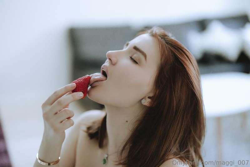 Mmmm que rica es la frutilla...