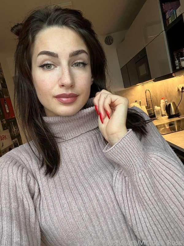 victoria_rose image #0