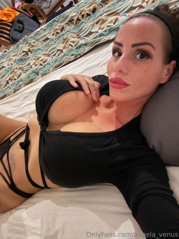feeling myself today… would you like to feel me too 💗