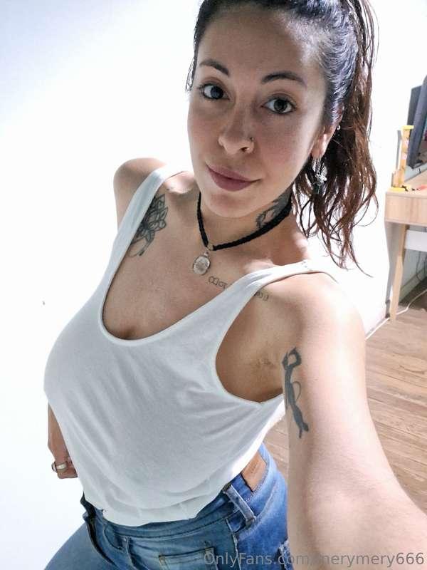 Kiss for you😘😘😘