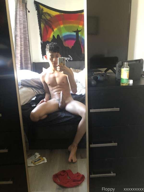 Horny photo dump 😈🦶🩲