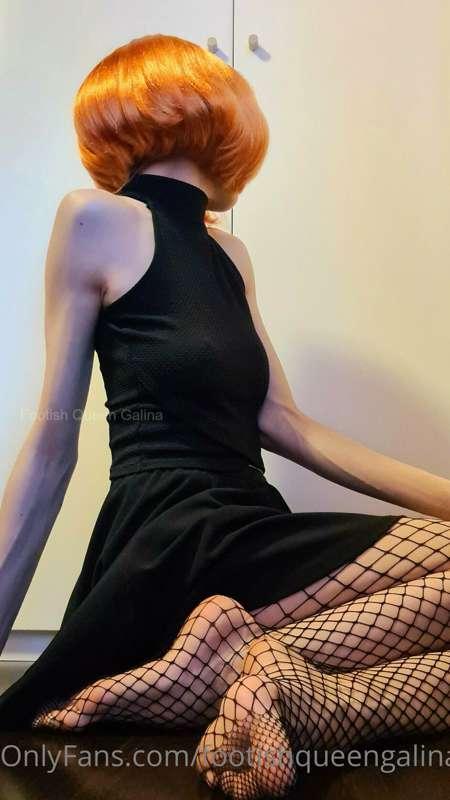 Do you 🖤 women in all black?