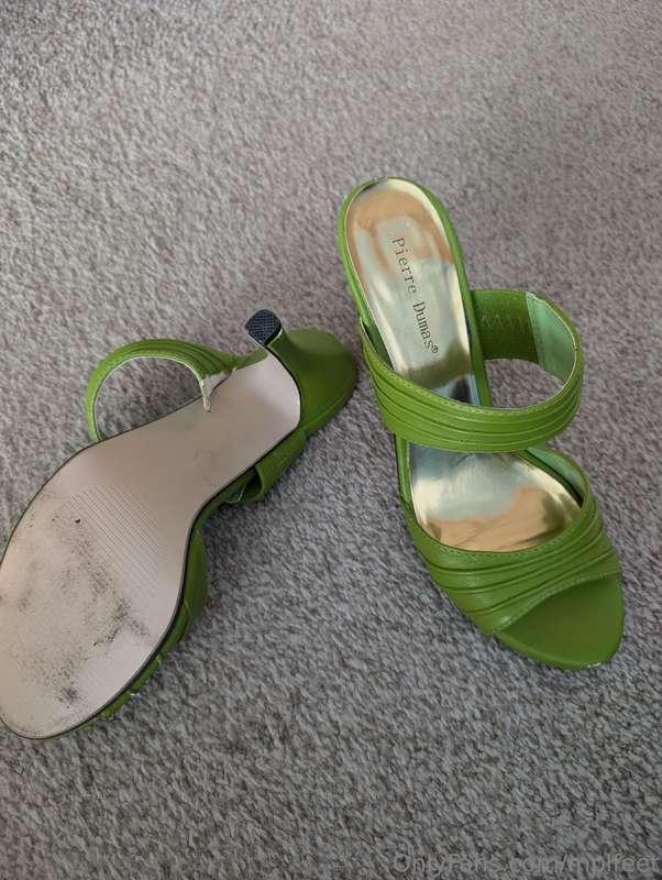 Unfortunately the strap on one broke so I don't wear them an..