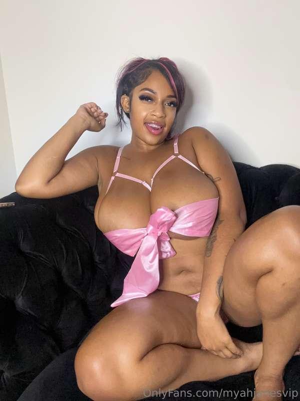 Would you love to just chill with me?🥰