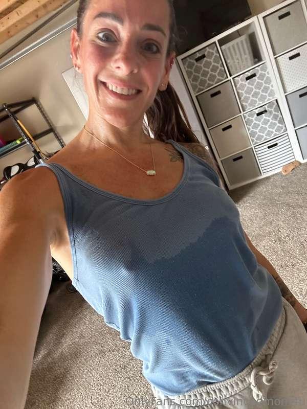 Helllooo!! Happy Monday!!! got a little sweaty today! 😛😛 