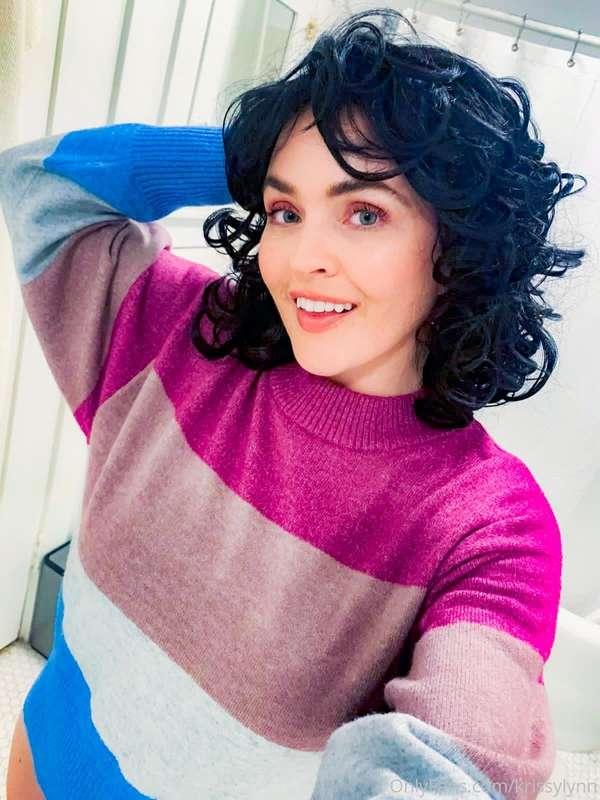 Whigs are so much fun!! 🤗😈 Do you like me curly or straight?