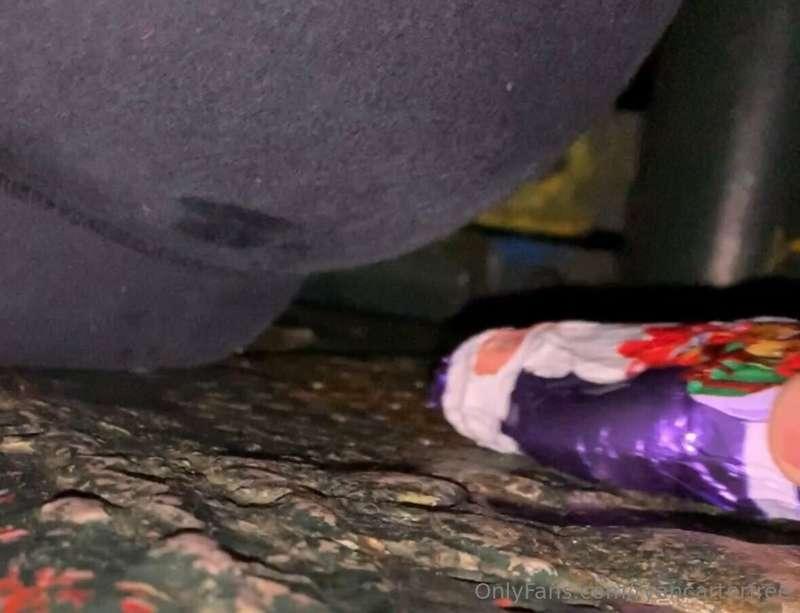 What happens when you slide a chocolate $ant a
under a bubbl..