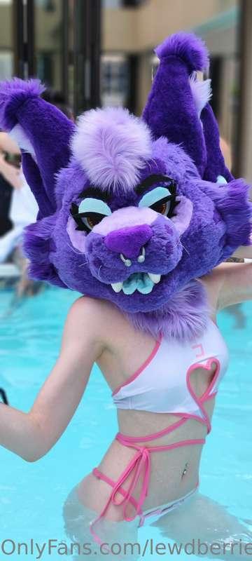 The poolside at FWA just got a hot kitty 💜💦