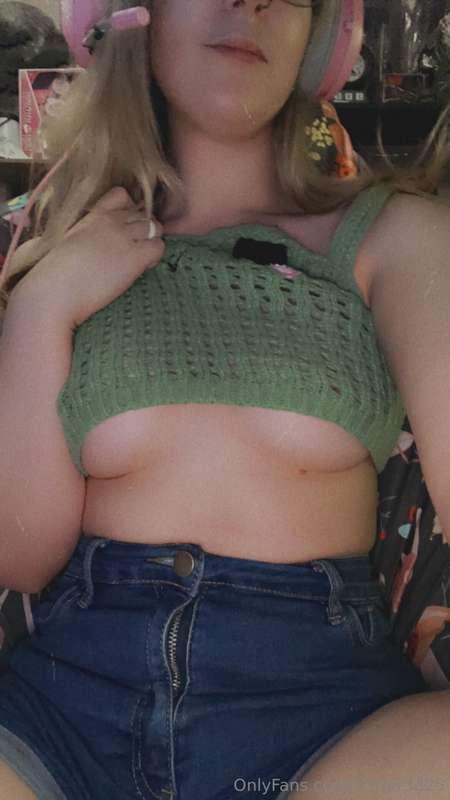 POV: if you were under my desk while I was working 🤭