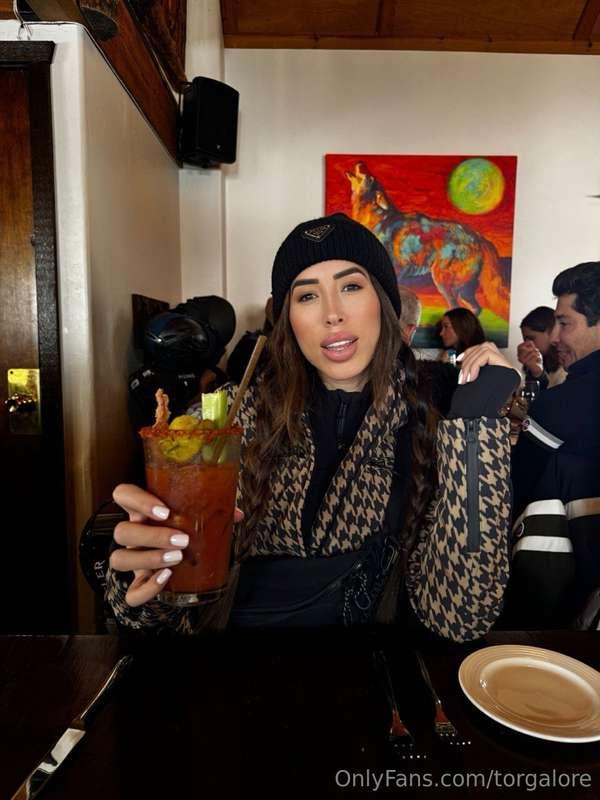 Every bloody needs a buddy 🤣 💋